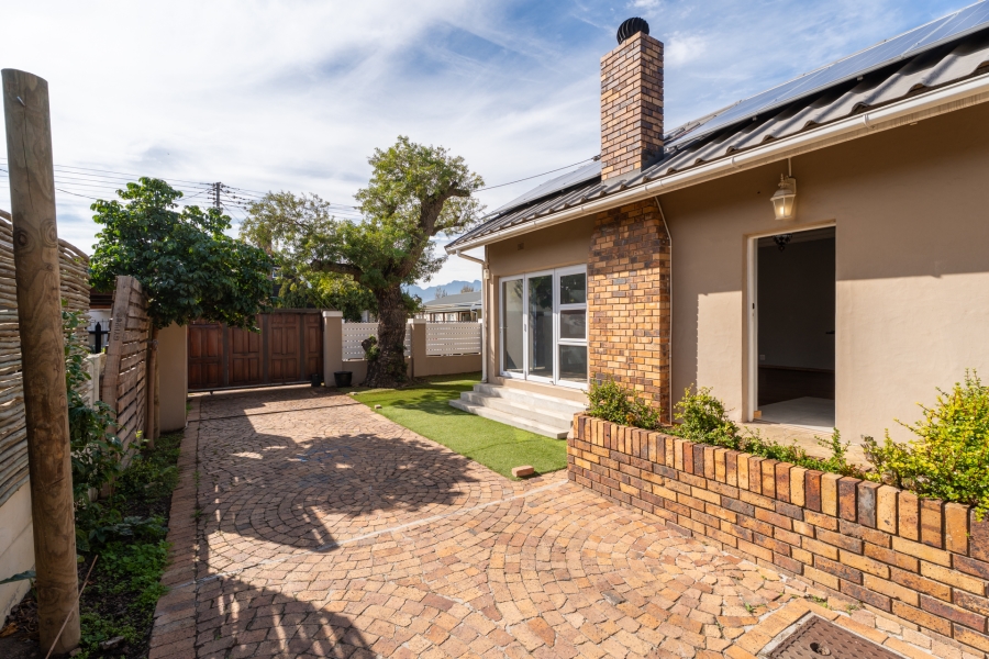 To Let 2 Bedroom Property for Rent in Lochnerhof Western Cape